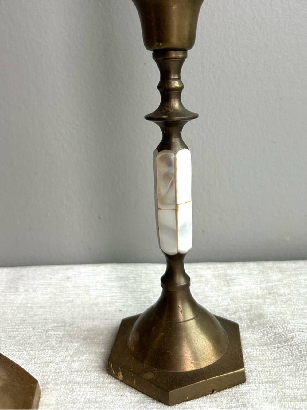 (5) vintage solid brass candlesticks assorted - Picture 5 of 5